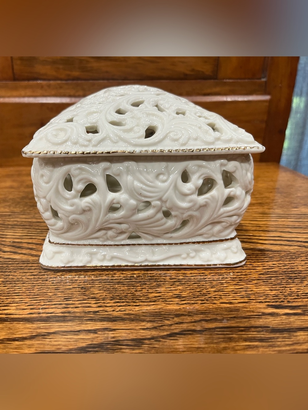 Vintage Ornate White Porcelain Decorative Box – Pierced Floral Scroll Design - Picture 6 of 11
